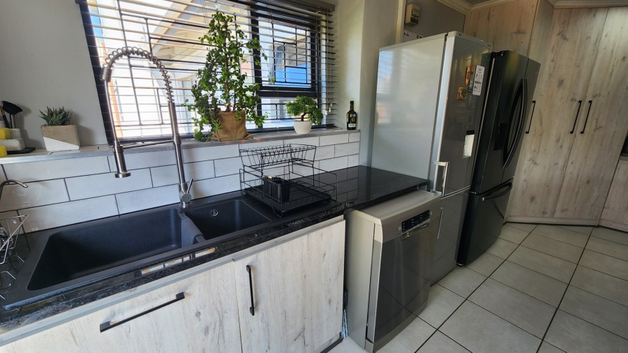 3 Bedroom Property for Sale in Bayview Western Cape